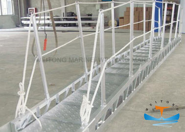 Trung Quốc Gangway Marine Boat Ladders Anodized Surface Tiêu chuẩn JIS với mạng lưới an toàn nhà máy sản xuất